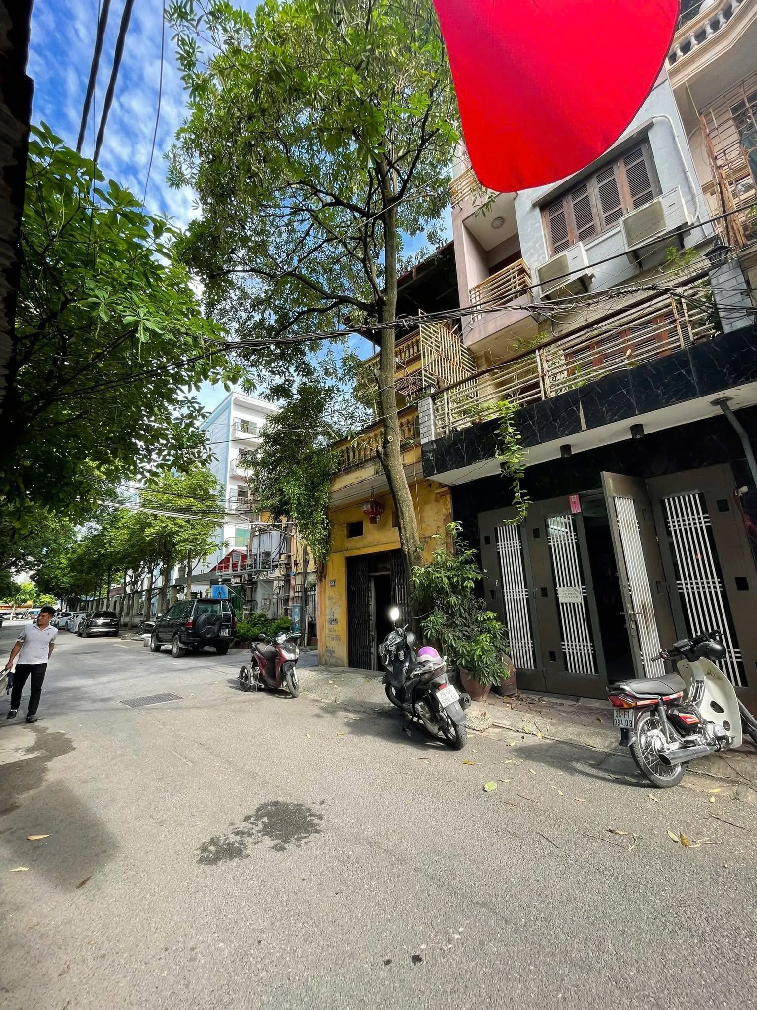 CỰC PHẨM- Ô tô tránh Phố Nguyễn Văn Huyên 56/70m, 5Tầng, Mặt tiền 4.5m 26  Tỷ - Ảnh 1