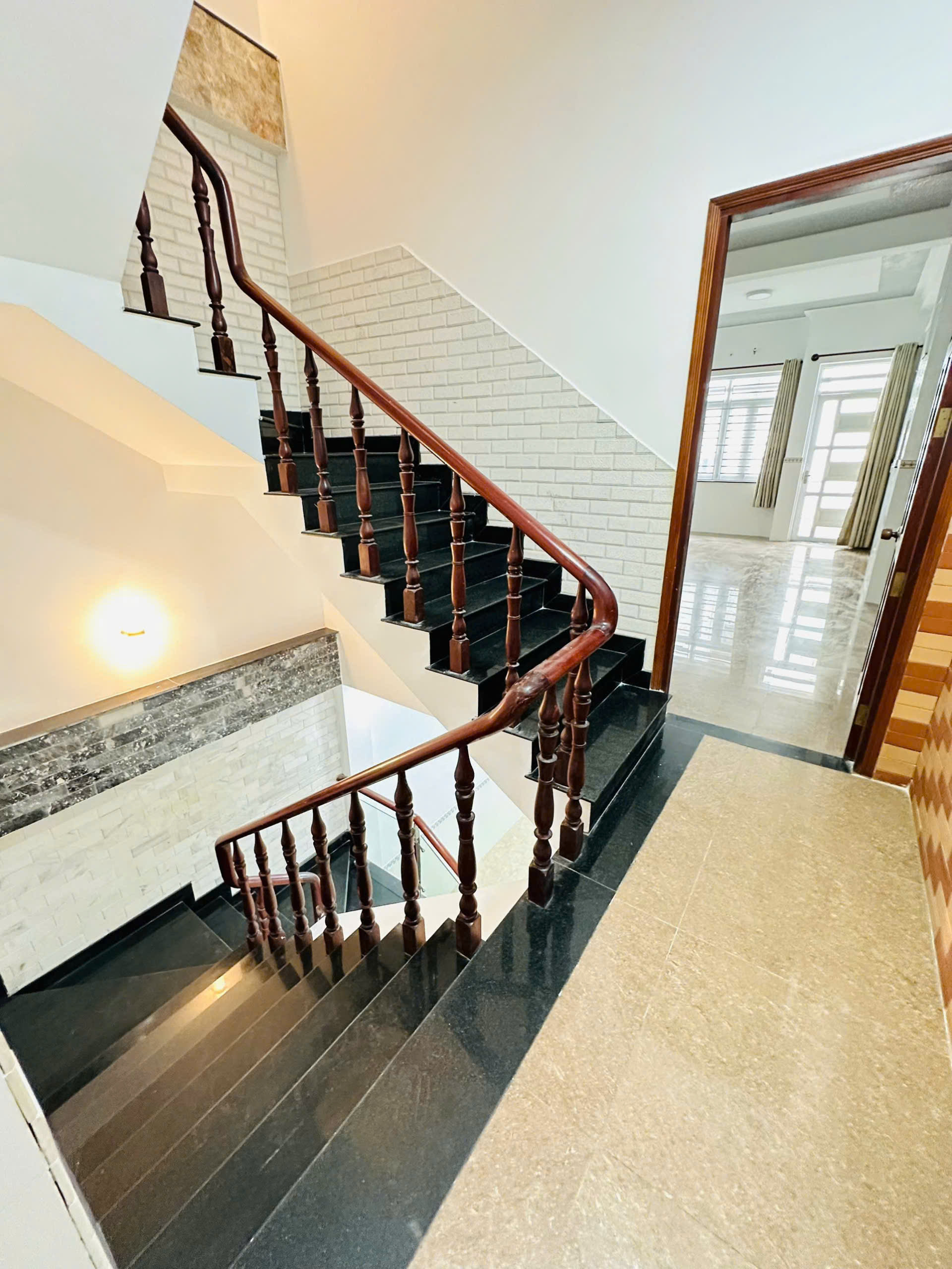 Nhà rộng 4.2x15.5m, trệt 2 lầu ST, đường Đất Thánh, P6, TB, chỉ 8.5 tỷ TL - Ảnh 1
