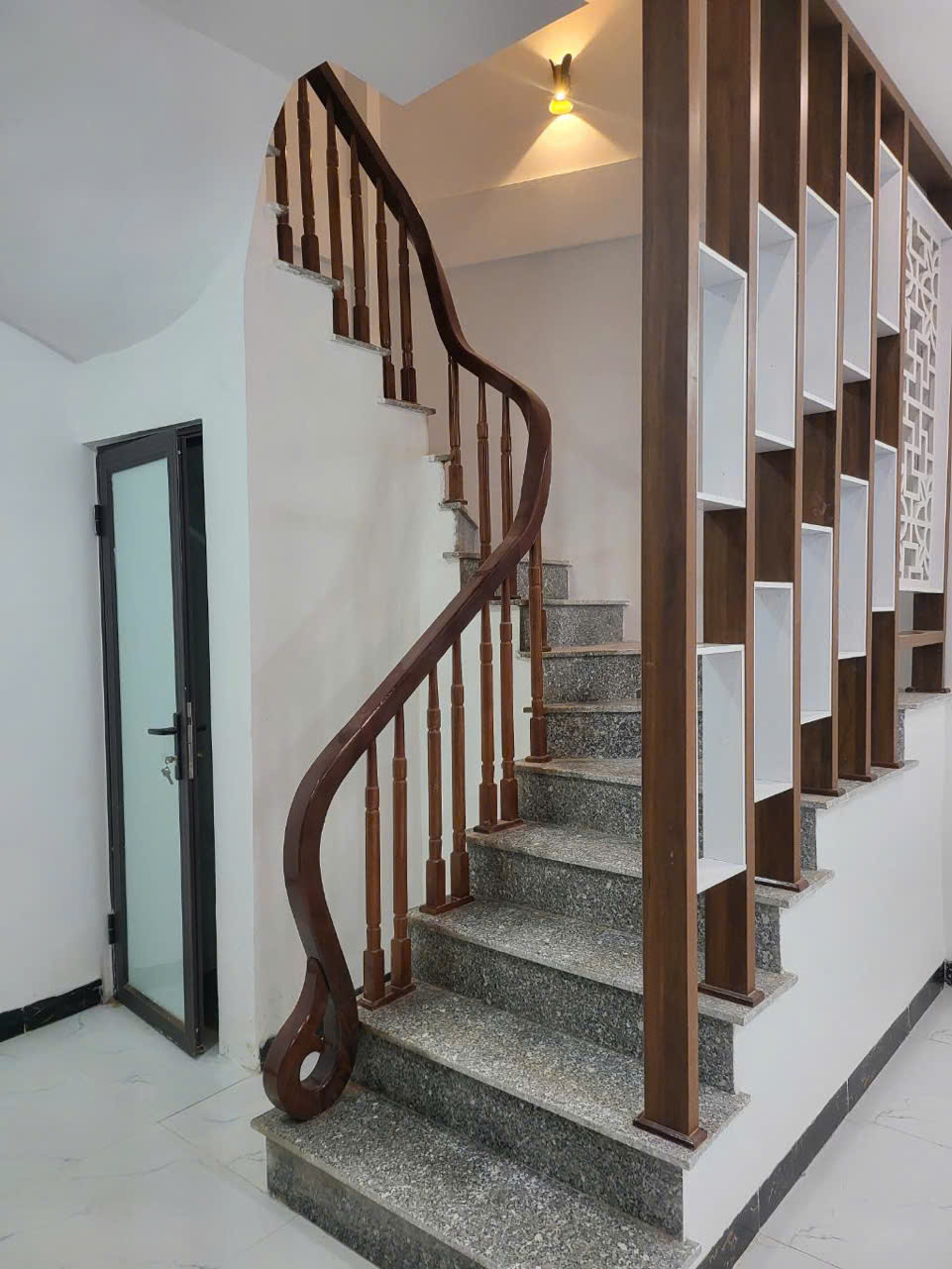 NHÀ ĐẸP GIÁ RẺ. THẠCH BÀN LONG BIÊN HN - Ảnh 2