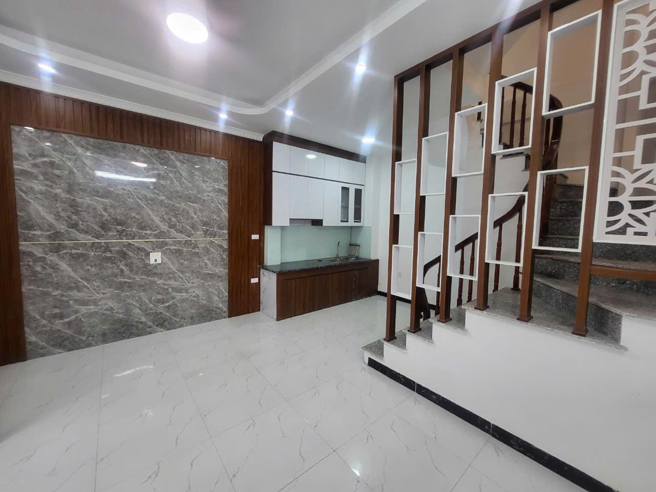 NHÀ ĐẸP GIÁ RẺ. THẠCH BÀN LONG BIÊN HN - Ảnh 3