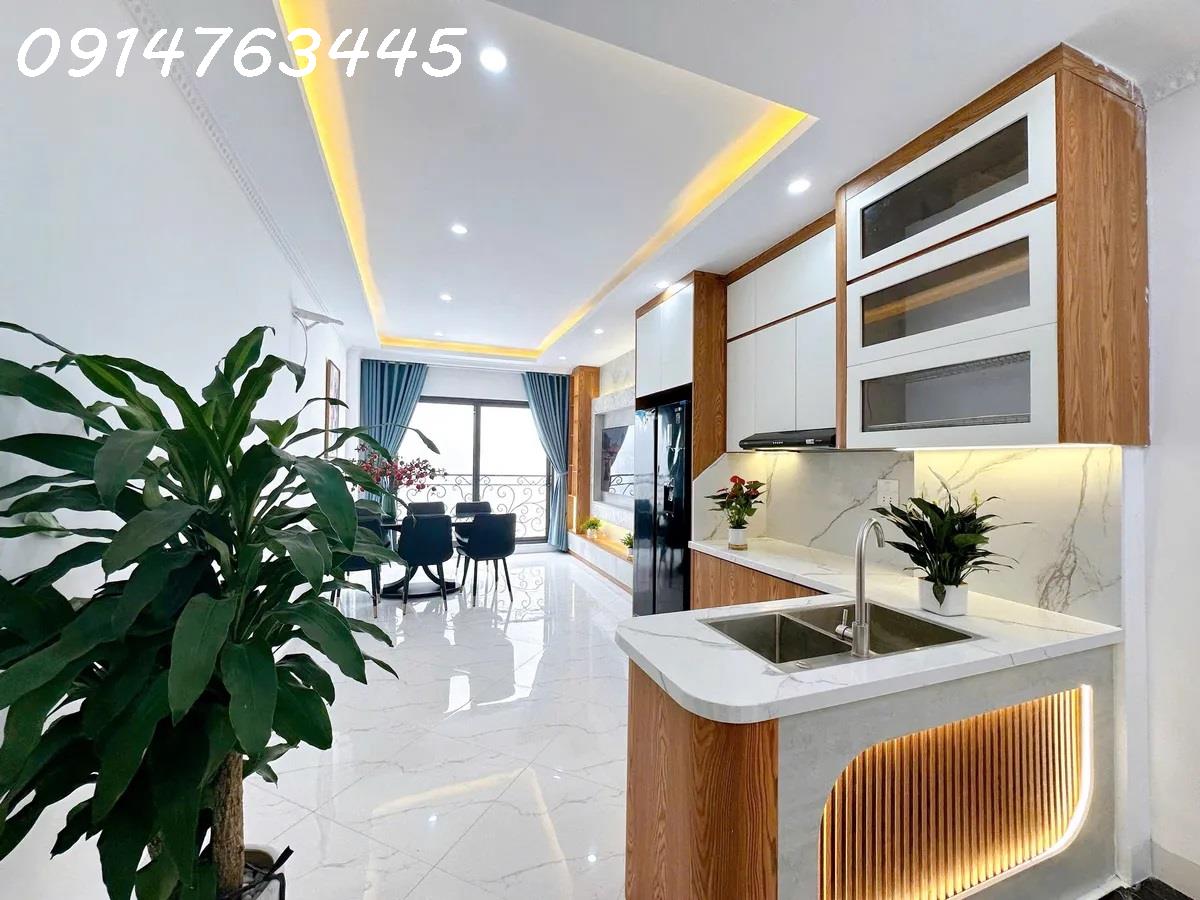 SIÊU HIẾM - NỘI THẤT 5** - THANG MÁY SỊN XÒ - GẦN PHỐ - CÁCH 15M RA Ô TÔ TRÁNH - Ảnh 1