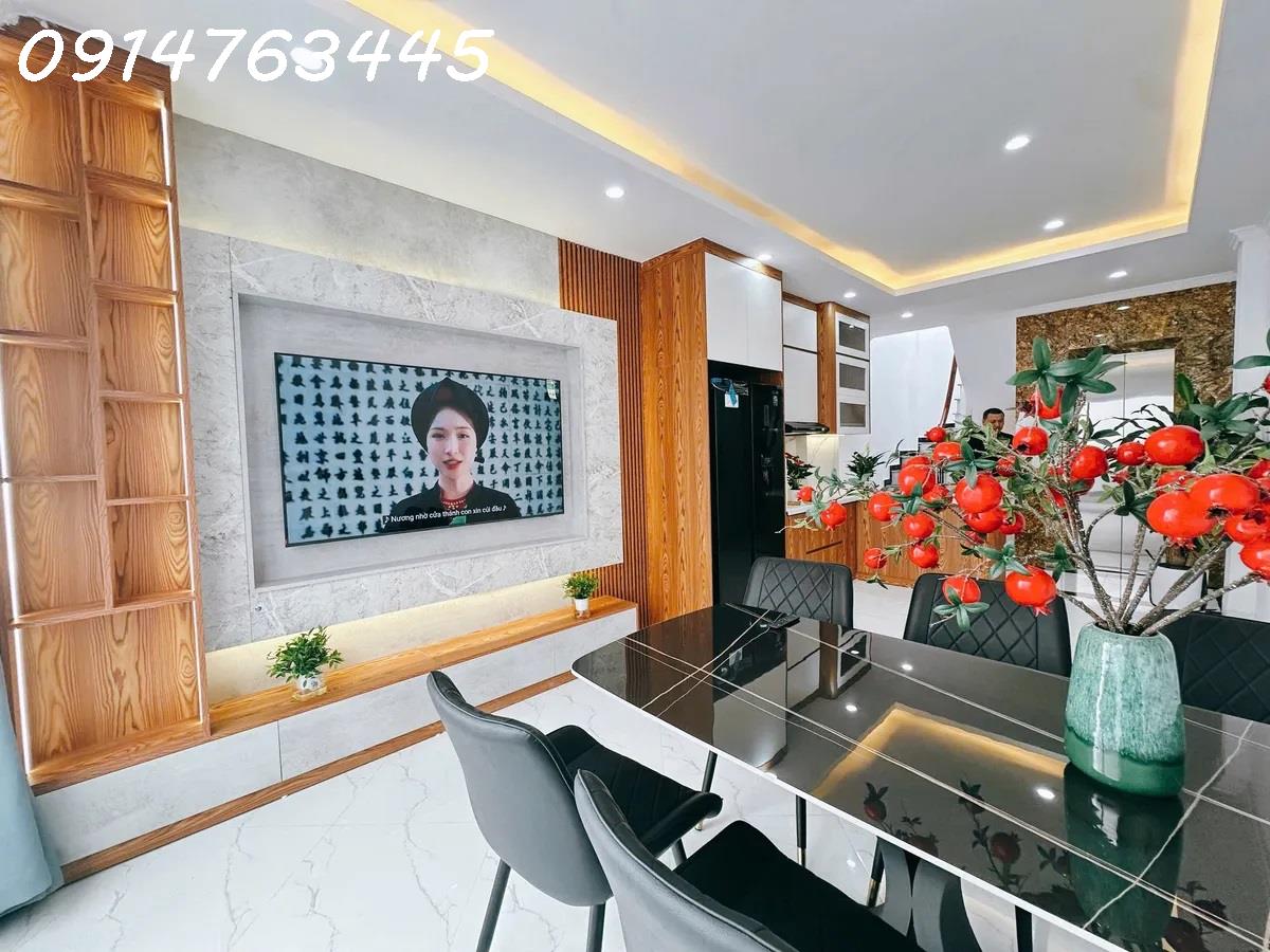 SIÊU HIẾM - NỘI THẤT 5** - THANG MÁY SỊN XÒ - GẦN PHỐ - CÁCH 15M RA Ô TÔ TRÁNH - Ảnh 2