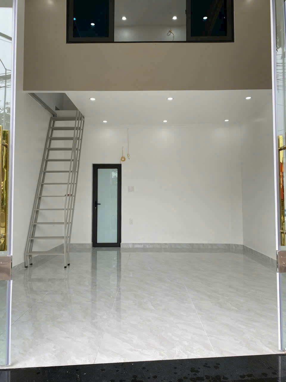 Nhà mặt đường Nguyễn Văn Linh gần AEON, 40m 1.5 tầng, Giá 2.35 tỉ - Ảnh 2