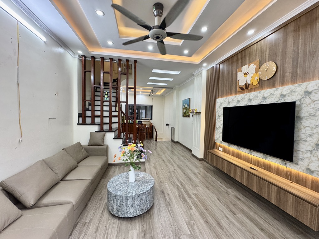 Bán nhà Đền Lừ gara ô tô 7 chỗ thông tứ tung 5 tầng đẹp như mới 45m2 giá hiếm 15 tỷ - Ảnh 1