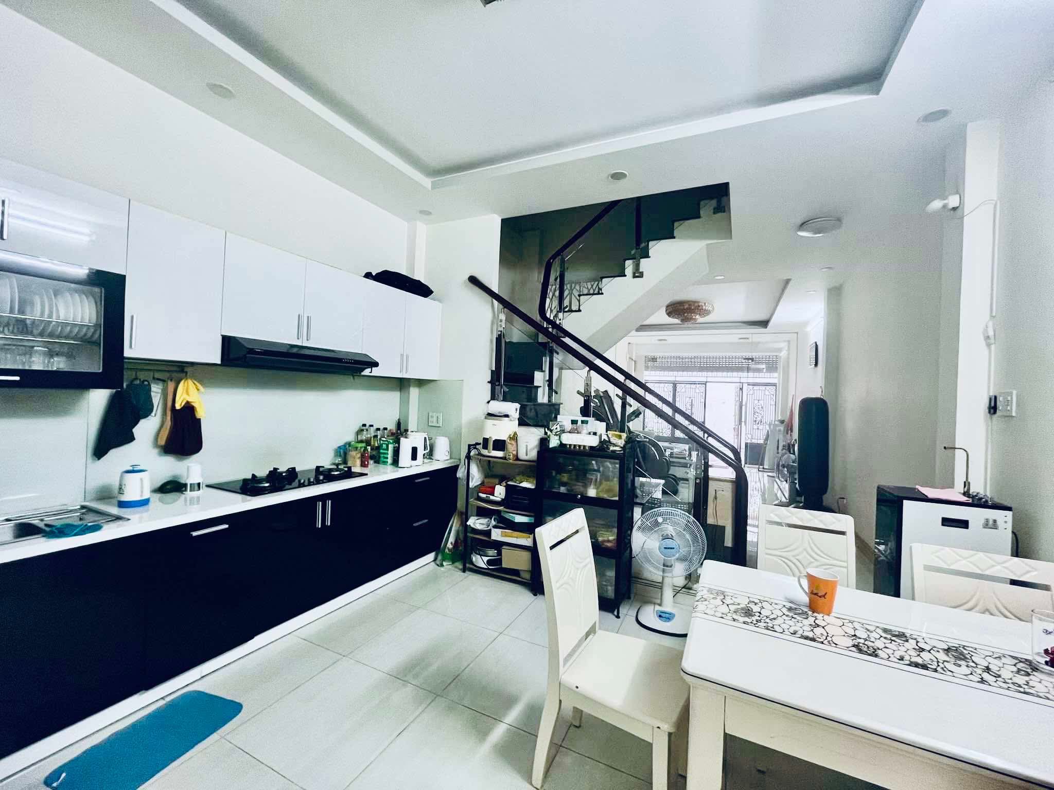Nhà Cô/Chú Cán bộ về hưu – 50m2, ngang 5m, kết cấu đơn gian trệt 2 lầu chắc chắn – 8.4 tỷ. - Ảnh 2