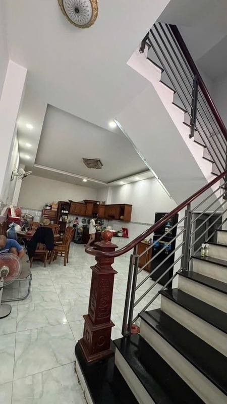 Đúng chuẩn Nhà Cao Mái Thoáng - ngang gần 5m dài 10, 3 tấm đúc - hẻm to, sách đẹp, an toàn, an ninh. - Ảnh 2