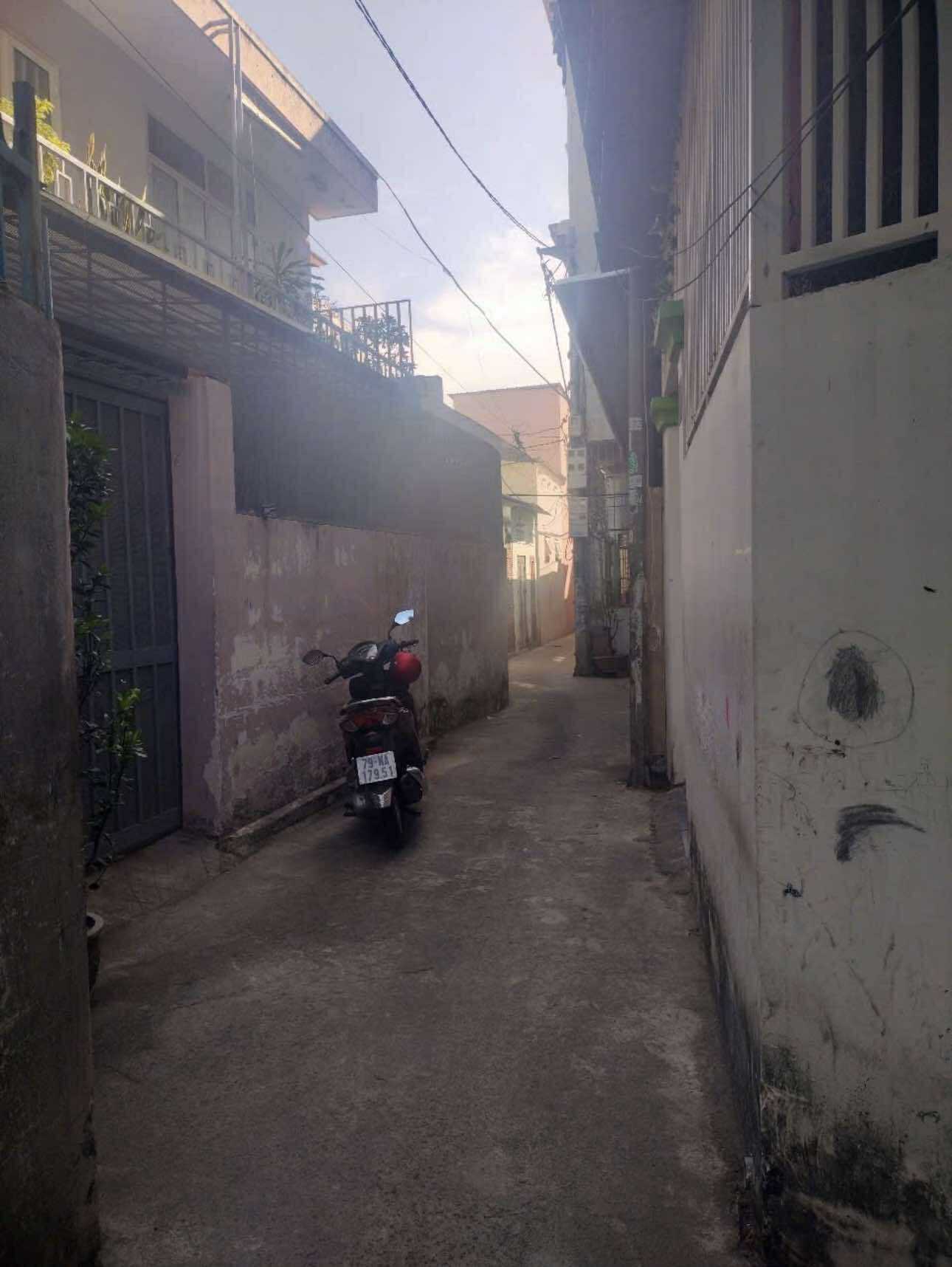 BÁN NHÀ TTTP GÂN NGAY CHỢ HẺM PHƯƠNG SÀI NHA TRANG - Ảnh 4