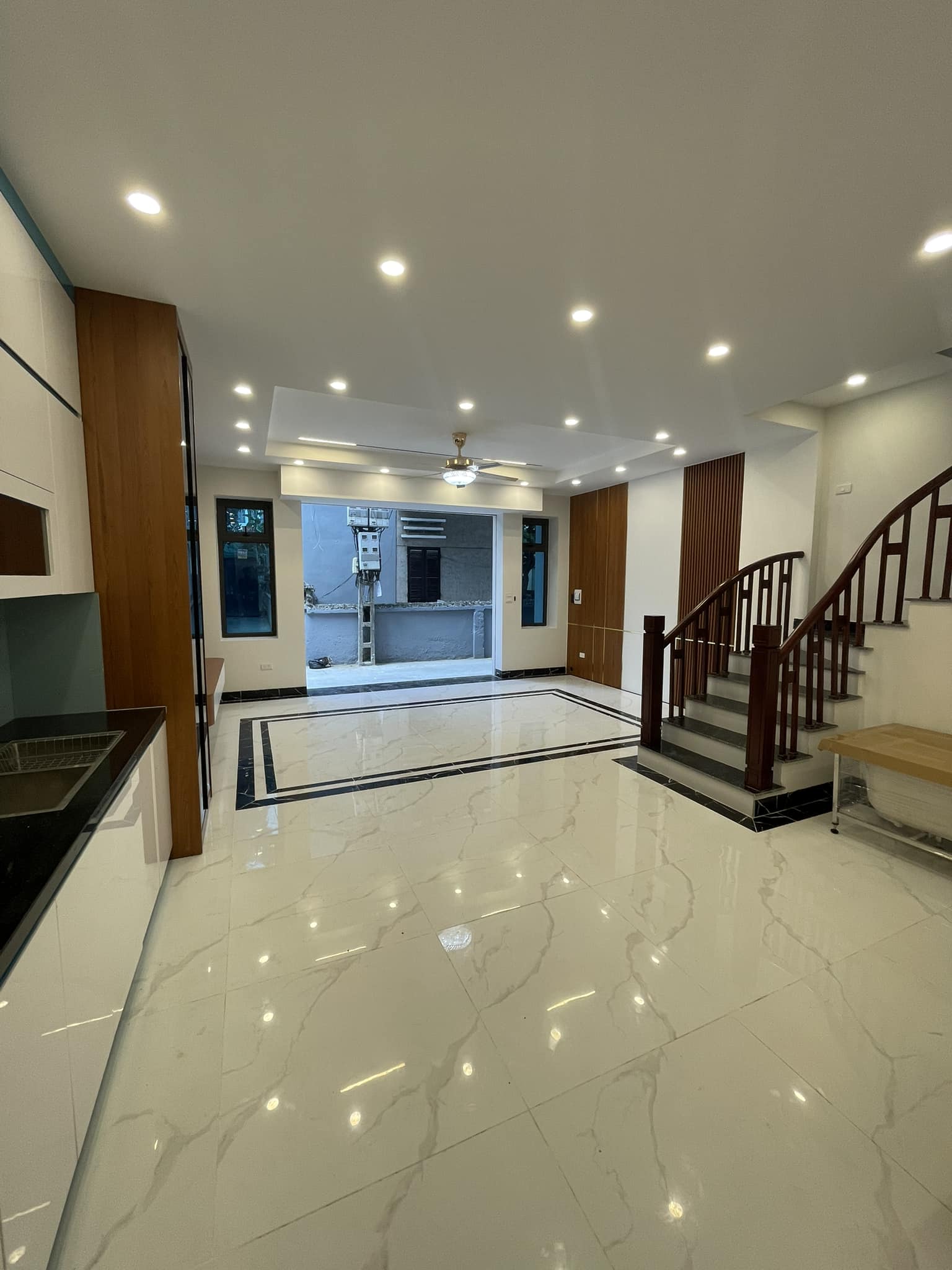 Bán Nhà Gia Quất Long Biên 50m2 5T, Ô Tô Đỗ Cạnh Nhà, Dân Xây Độc Lập, Giá Đầu Tư 8.9 Tỷ - Ảnh 1