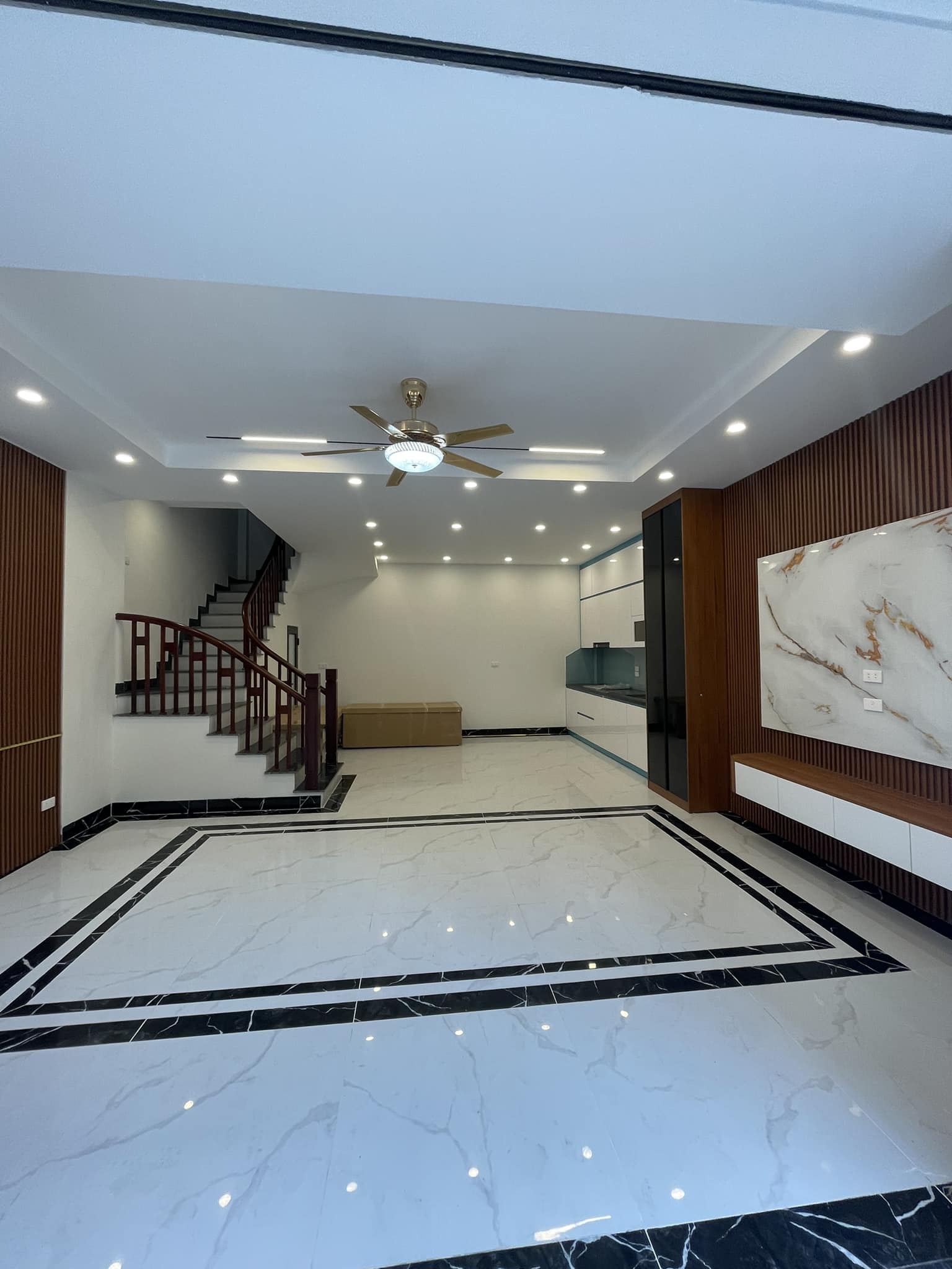 Bán Nhà Gia Quất Long Biên 50m2 5T, Ô Tô Đỗ Cạnh Nhà, Dân Xây Độc Lập, Giá Đầu Tư 8.9 Tỷ - Ảnh 2
