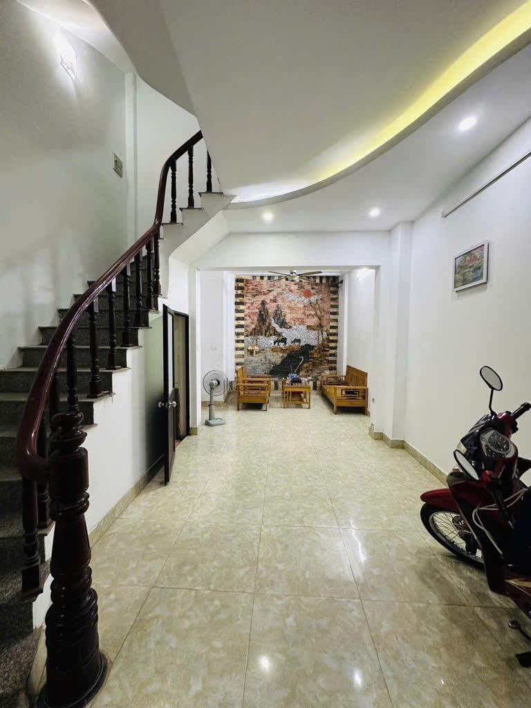 CƠ HỘI VÀNG! NHÀ TÂY HỒ - NGÕ 603 LẠC LONG QUÂN - 43M2 5 TẦNG - GIÁ CHỈ 8.4 TỶ - Ảnh chính