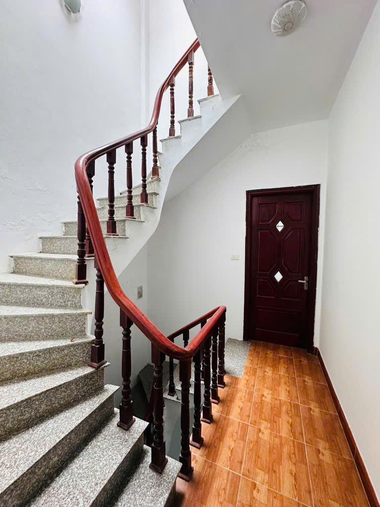 CƠ HỘI VÀNG! NHÀ TÂY HỒ - NGÕ 603 LẠC LONG QUÂN - 43M2 5 TẦNG - GIÁ CHỈ 8.4 TỶ - Ảnh 2