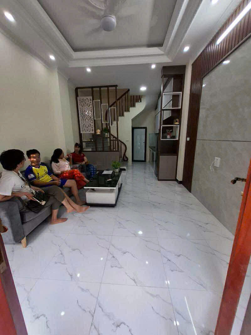 Cần Bán Nhà Lĩnh Nam 32m 5 Tầng 4 Phòng Ngõ Thông Ô Tô Vào Nhà Sổ Đỏ - Ảnh 2