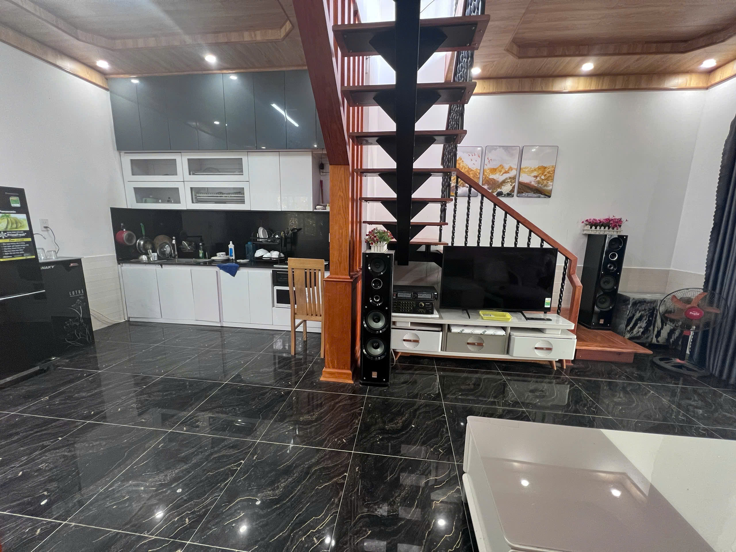 CHO THUÊ NHÀ HẺM Ô TÔ ĐƯỜNG 3 THÁNG TƯ P3 ĐÀ LẠT - 3PN FULL NỘI THẤT, SÂN ĐẬU XE - Ảnh 2