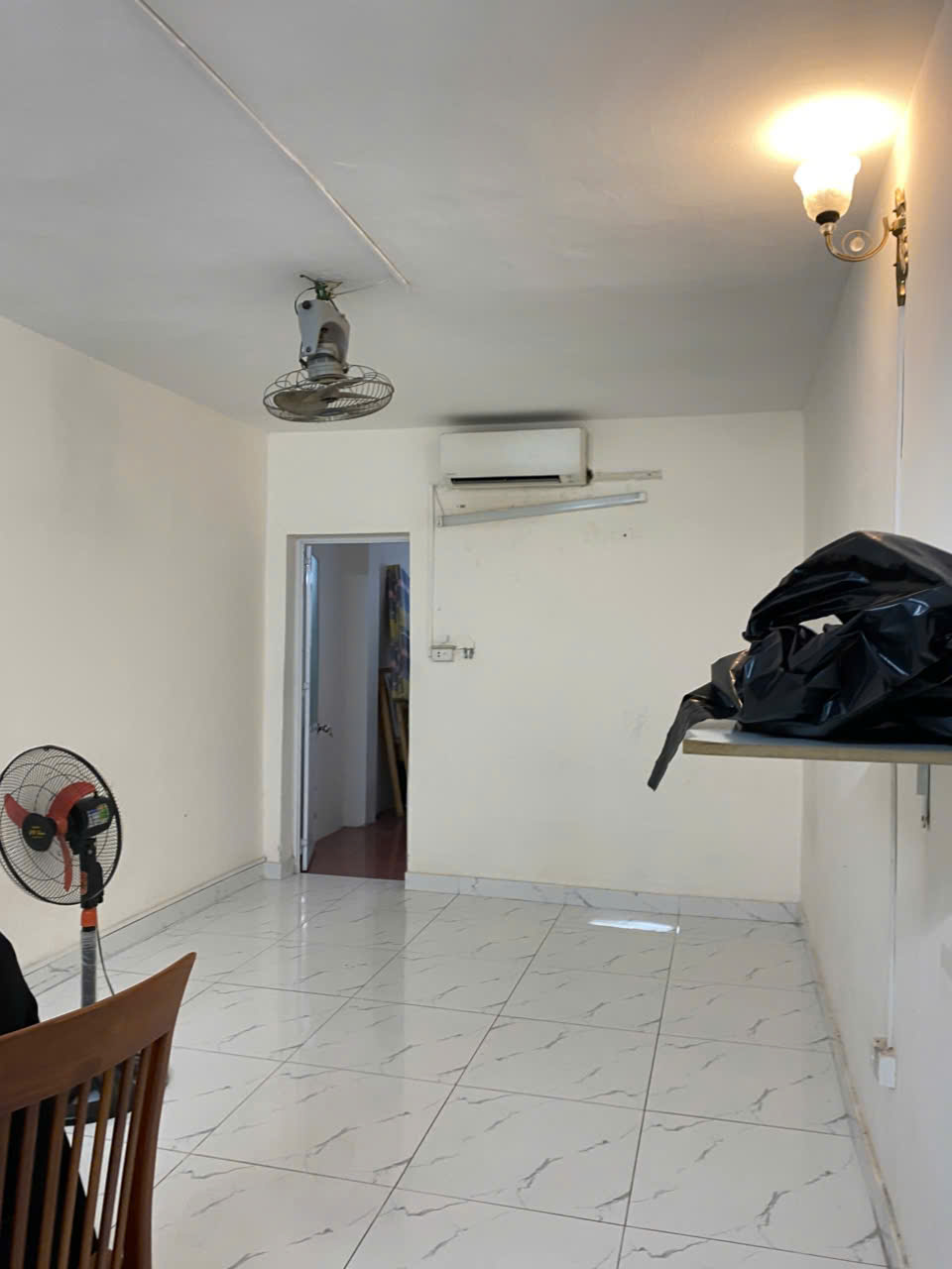 Chính chủ cho thuê tầng 4 tập thể 32A Hào nam đối diện học viện âm nhạc, tiện đi mọi nơi. - Ảnh chính