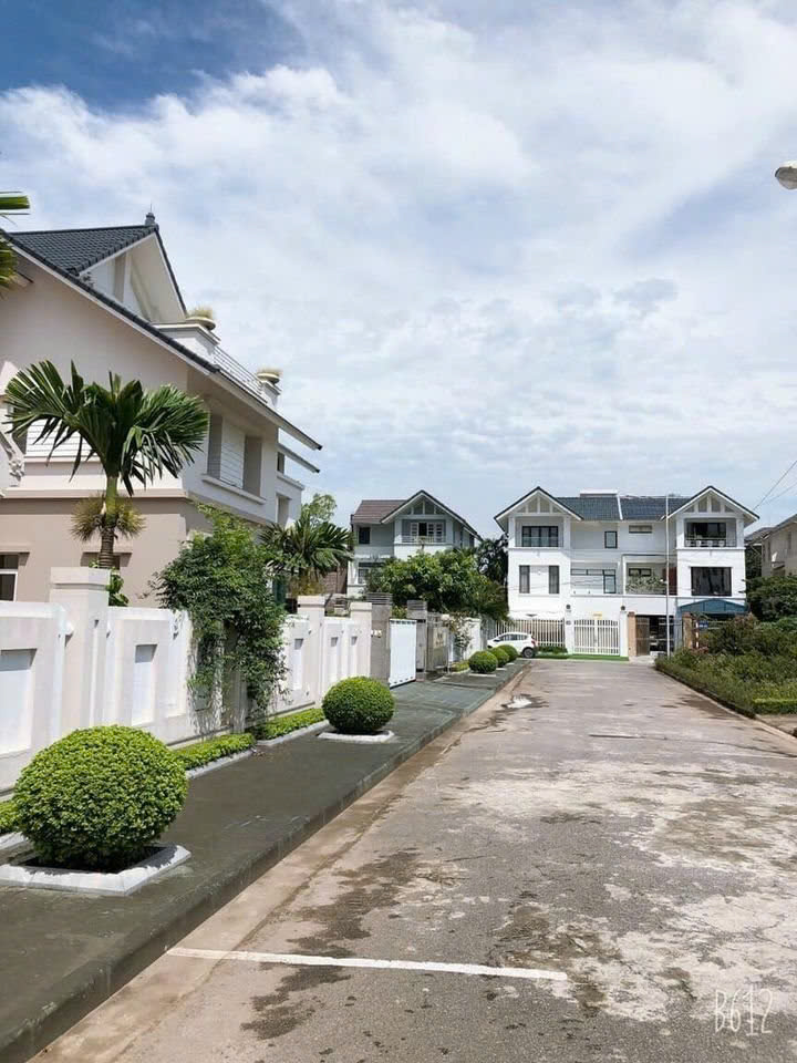 Bán gấp giảm mạnh Biệt Thự Mê Linh, Anh Dũng, 180m Giá chỉ 9.7 tỉ - Ảnh chính