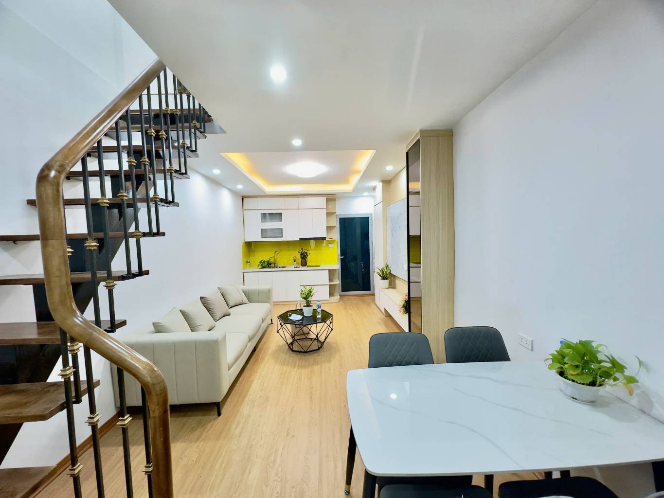 Căn hộ tập thể 8-3 đẹp như chung cư cao cấp, 3 phòng ngủ view thoáng giá chào 2.9 tỷ - Ảnh chính