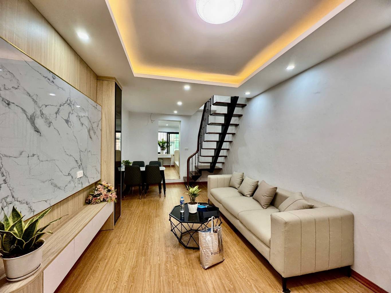 Căn hộ tập thể 8-3 đẹp như chung cư cao cấp, 3 phòng ngủ view thoáng giá chào 2.9 tỷ - Ảnh 2