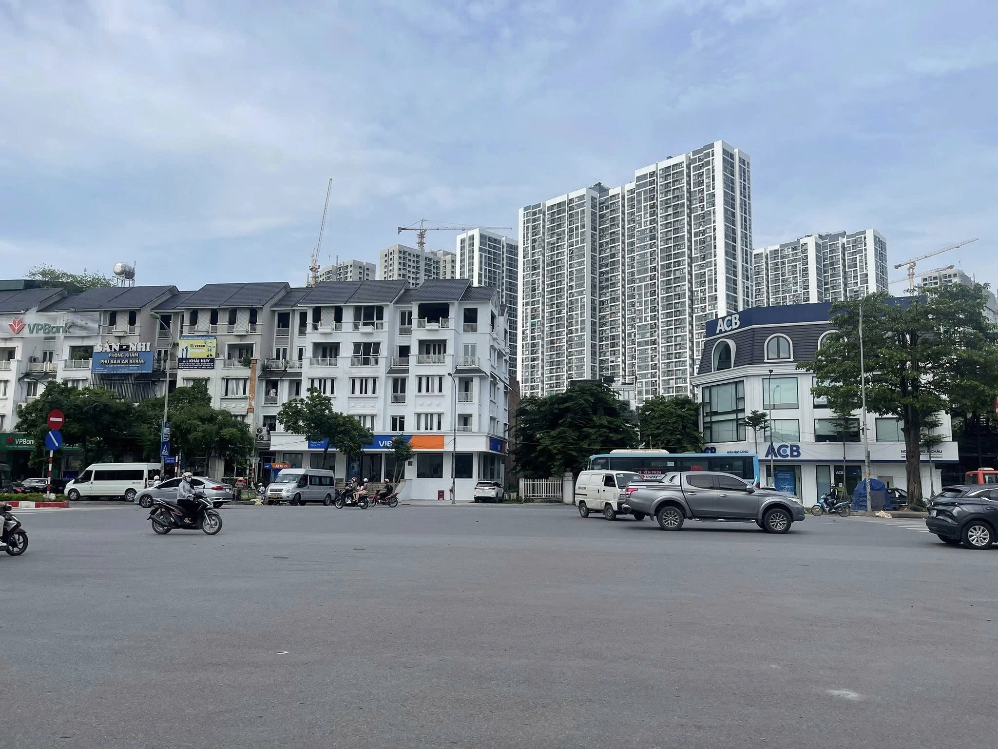 BÁN BIỆT THỰ KHU A GELEXIMCO LÊ TRỌNG TẤN - 162M² - MT 8M - THANG MÁY - GIÁ 46.5 TỶ - Ảnh 2