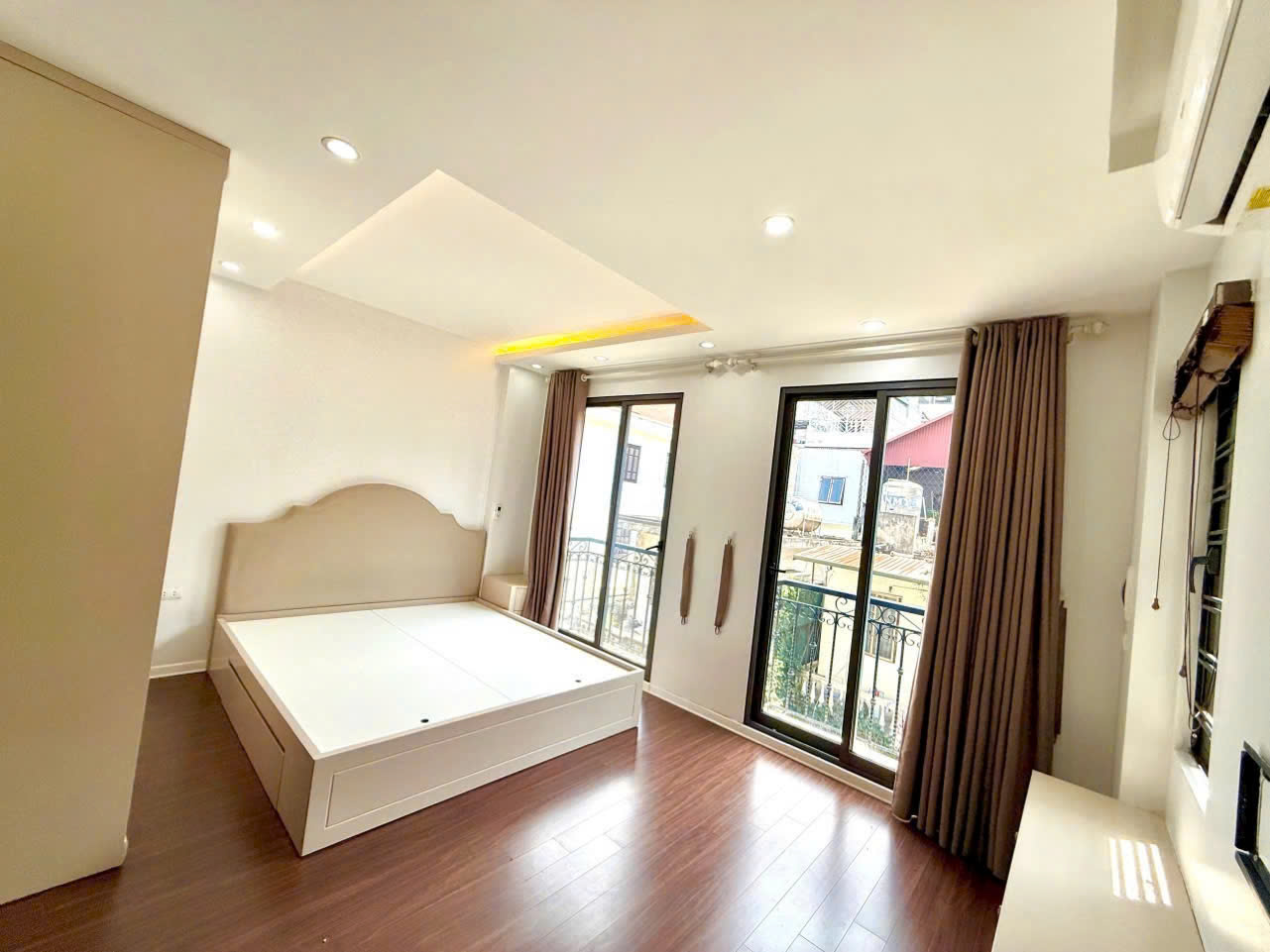 BÁN NHÀ 5 TẦNG MỚI NGÕ 193 BỒ ĐỀ – LONG BIÊN – GIÁ 13.8 TỶ<br>Liên hệ chính chủ: 0383 150 180 - Ảnh 1