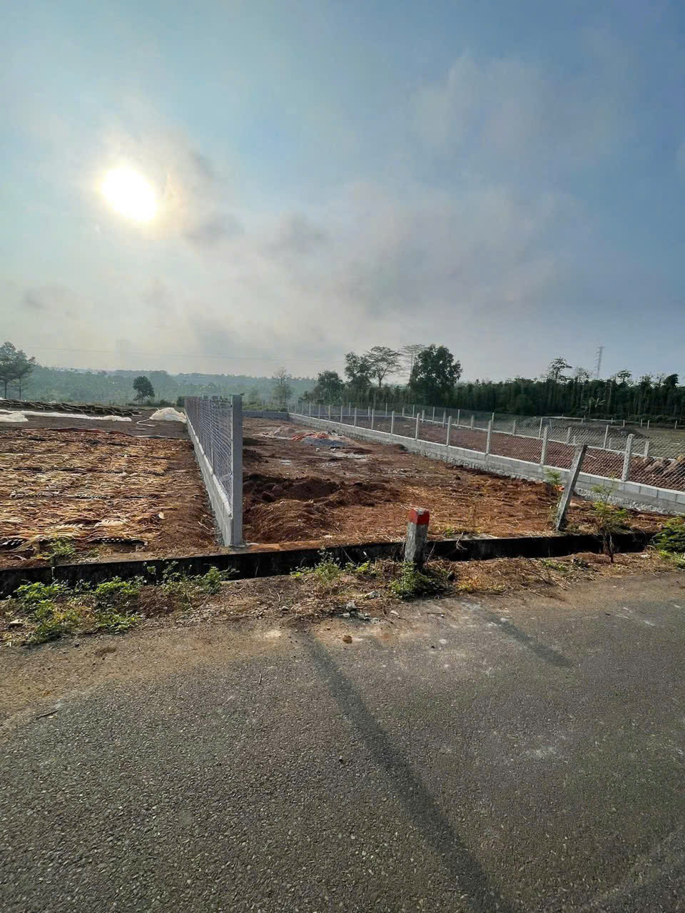 Chỉ 1,3 tỷ 393m2 có 80m2 thổ cư, đường nhựa 6m, đất vuông vức, đã xây tường bao đẹp, dân cư hiện hữu - Ảnh 2