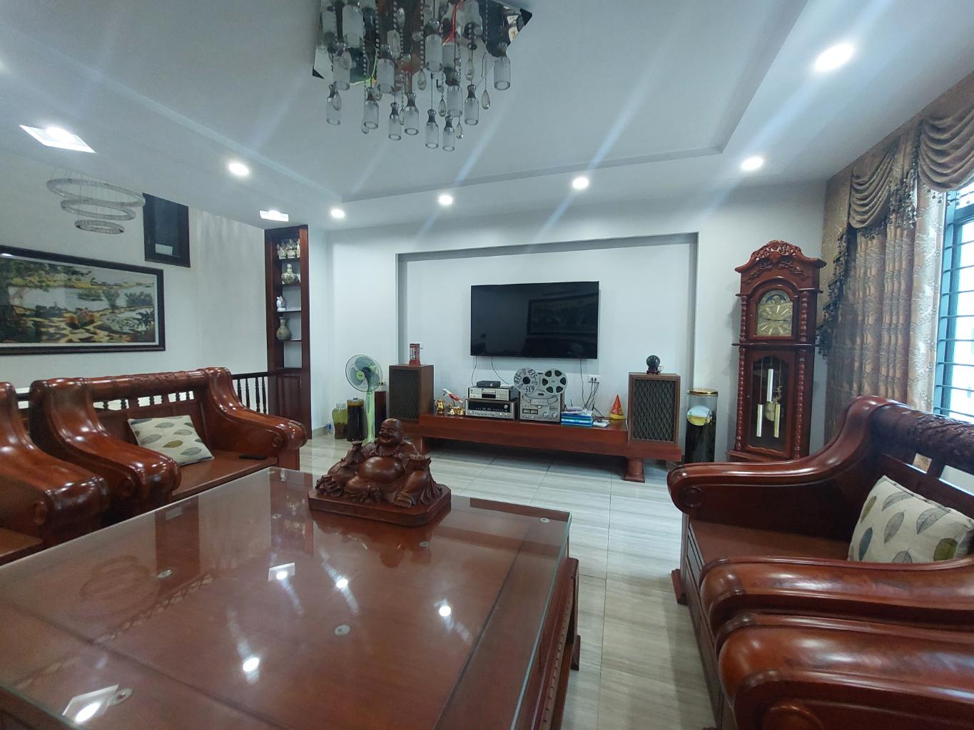 Bán nhà phố Nguyễn Văn Huyên, kinh doanh, ô tô tránh, mặt tiền 6m, chỉ 16 tỷ - Ảnh 1