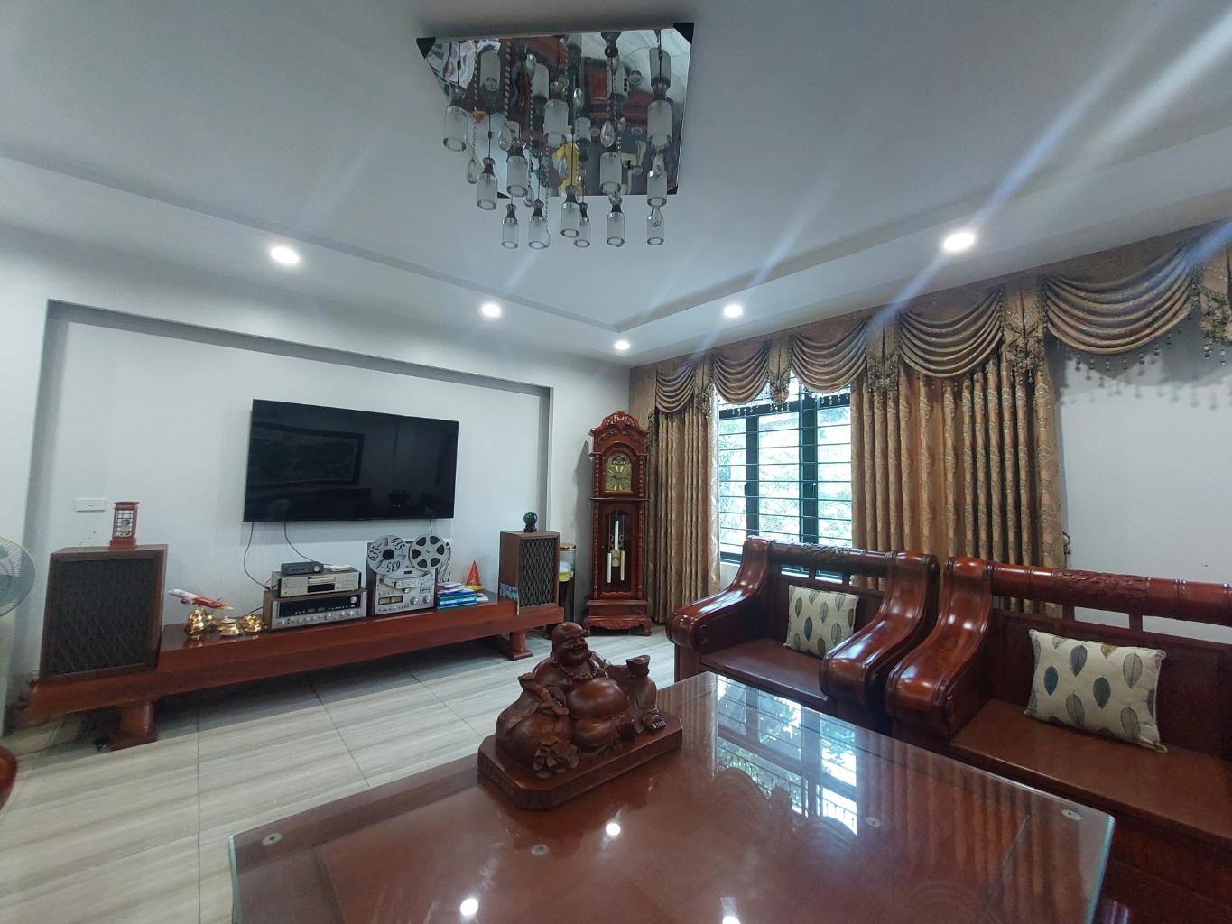 Bán nhà phố Nguyễn Văn Huyên, kinh doanh, ô tô tránh, mặt tiền 6m, chỉ 16 tỷ - Ảnh chính