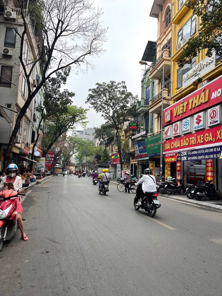 Bán nhà mặt phố Khương Trung Thang Xuân kinh doanh 24 tỷ. Kinh doanh sầm uất - Ảnh 2