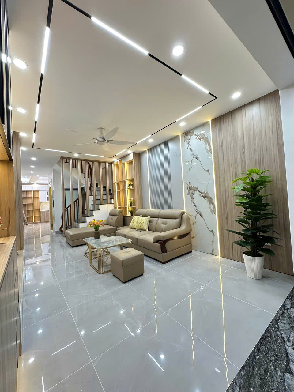 Siêu phẩm lô góc Nguyên Đúc Cảnh ,Hoàng Mai,1 nhà ra phố,thang máy,sân trươc nhà rộng,nội thât cao - Ảnh 1