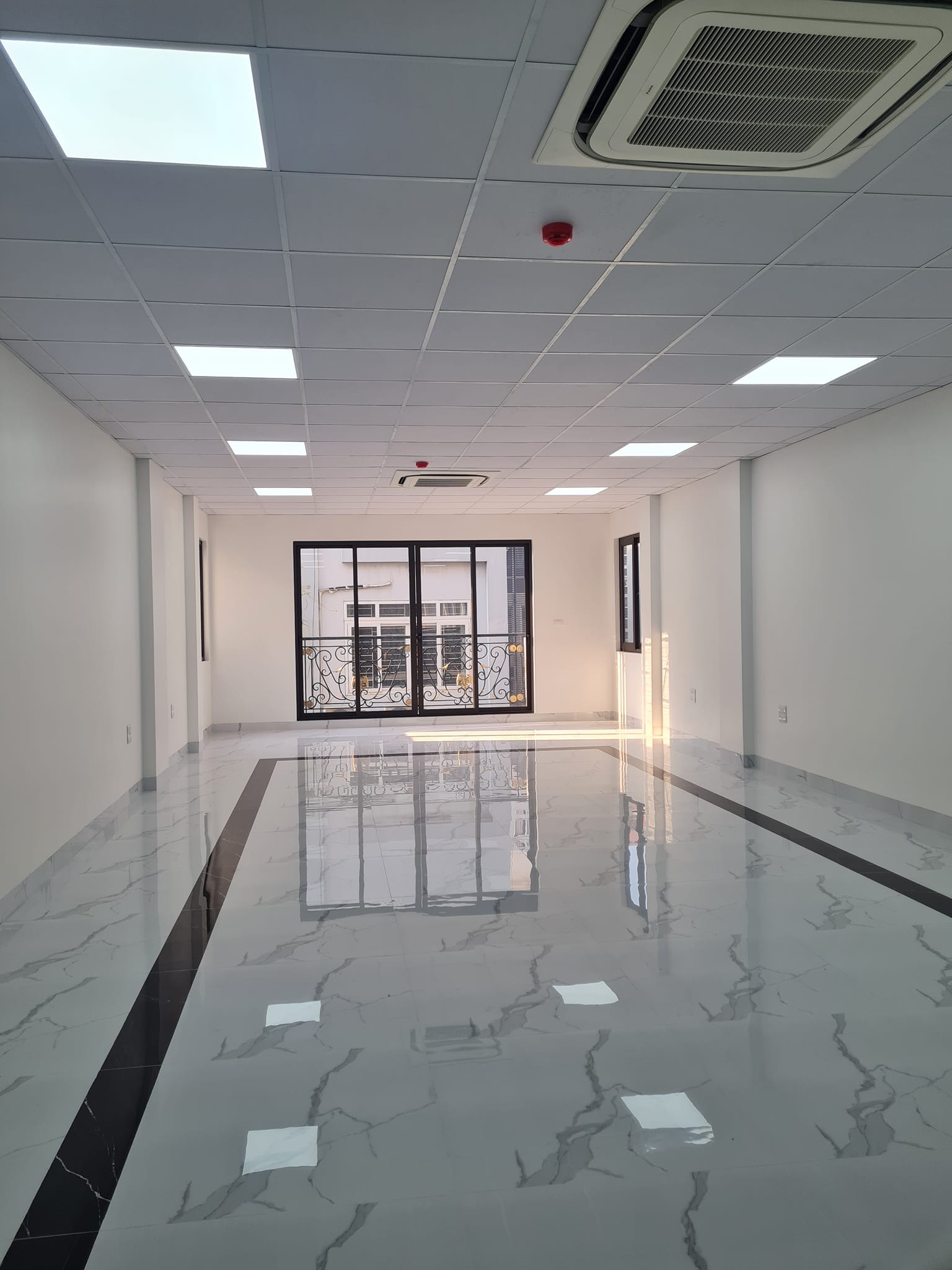 Bán nhà phố Thái Hà, Đống Đa 7 tầng thang máy 55m2 mặt tiền 5.1m vỉa hè ô tô kinh doanh - Ảnh 3