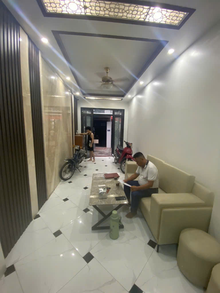 Nhà đẹp Nguyễn Văn Linh, Thạch Bàn 5 tầng - Kinh doanh - Ô tô đỗ cửa - Ảnh 1