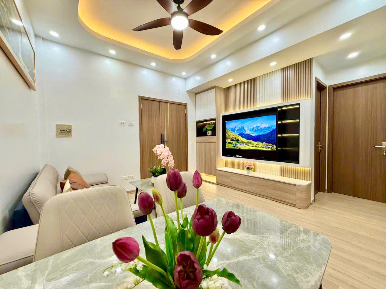 Bán căn hộ cc sổ đỏ tòa Nơ 7 Linh Đàm, Hoàng Mai 55m2, 2 ngủ giá chỉ nhỉnh 3 tỷ - Ảnh 1