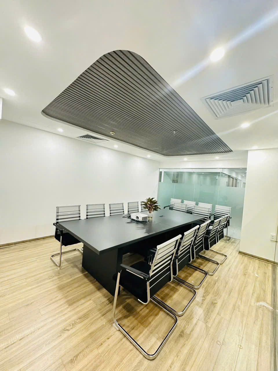 BÁN TOÀ NHÀ MẶT PHỐ HOÀNG VĂN THÁI, THANH XUÂN. DT 180M2 X 9 TẦNG, GIÁ 60 TỶ. - Ảnh 3