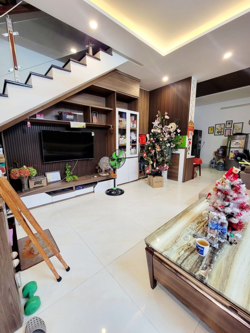♥ Nhà Kiệt 3.5m thẳng 50m MT Lý Tự Trọng, 65m2, 3 tầng còn mới, hiện đại, 5.x tỷ - Ảnh chính