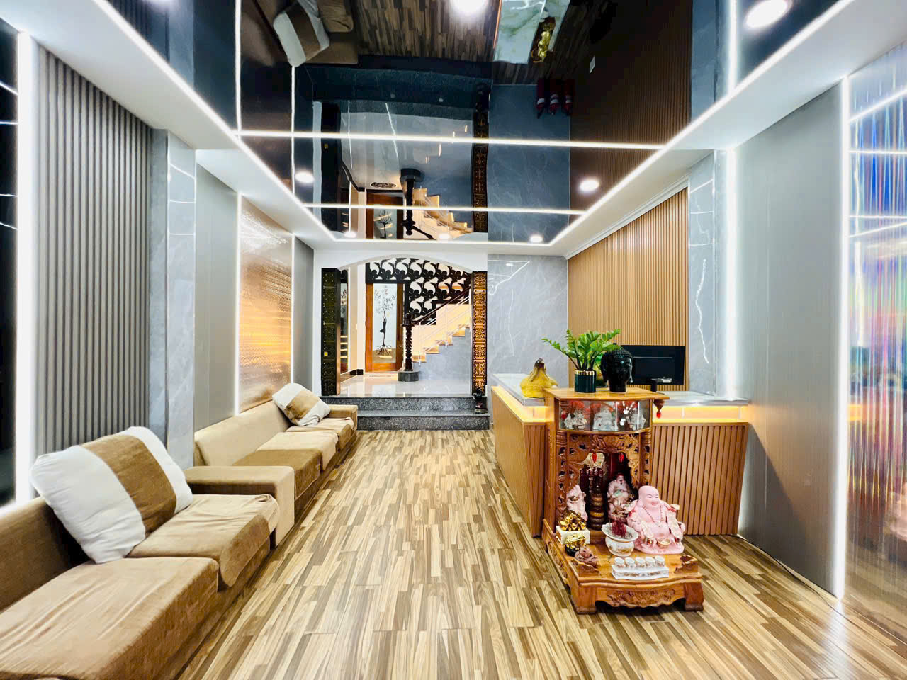 Chỉ 13.5 tỷ có MTKD quán KARAOKE 4 tầng DT 40 triệu 80m2 gần trường Nguyễn Du vị trí VÀNG. - Ảnh 3