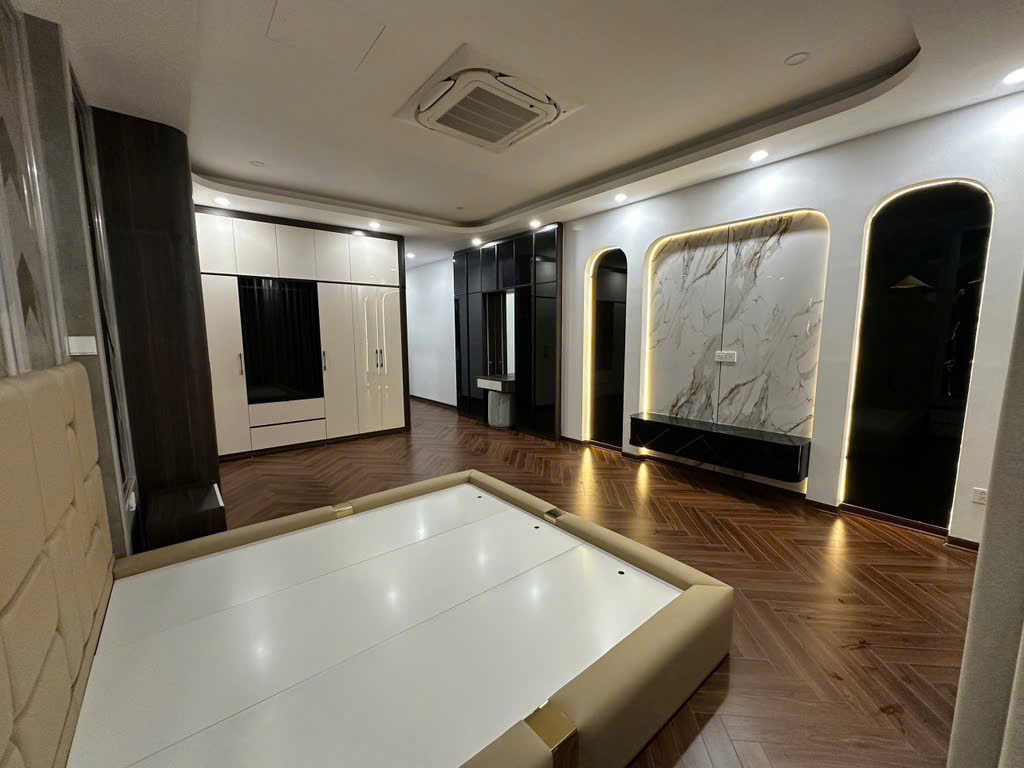GIẢM MẠNH, NHÀ MỚI NGUYỄN VĂN CỪ 80M, 6T, MT4.5M, THANG MÁY, GARA, Ô TÔ TRÁNH, THÔNG, KD. - Ảnh chính