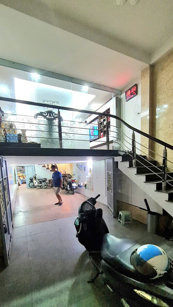 Chùa Quỳnh ,Hai Bà Trung, 2 mặt tiền ,giá siêu rẻ,tương lai X5 giá trị 130m2,mt 4m, 9 tỷ 9 - Ảnh 1