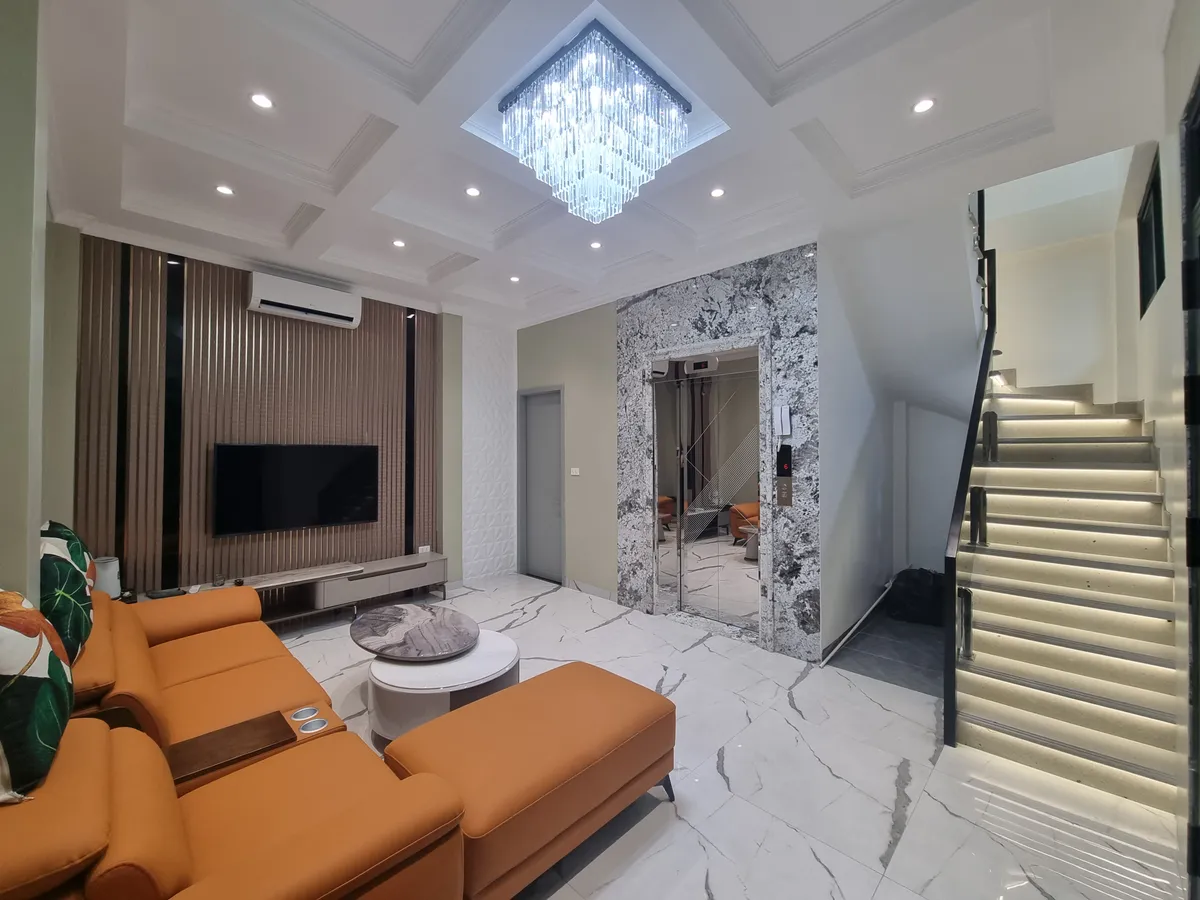 Ngõ Chợ Khâm Thiên 34m2<br>SIÊU MẪU ĐỐNG ĐA - NHÀ MỚI THANG MÁY MẶT TIỀN QUYỀN LỰC - NỘI THẤT 5 * - Ảnh 1