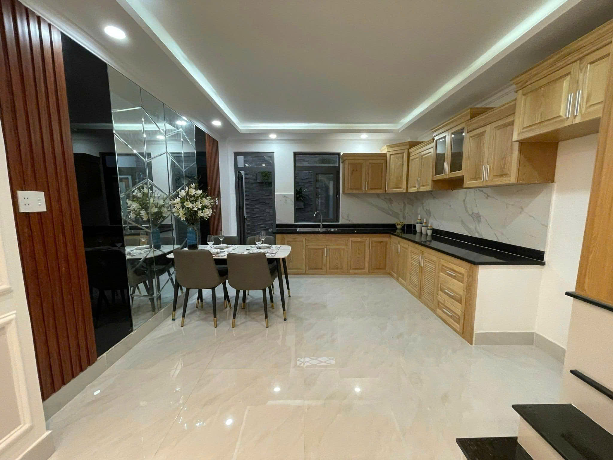 Nhà đẹp nét căng Hồng Tiến, 49,6m2 x 4 tầng, giá 8,4 tỷ. - Ảnh 2