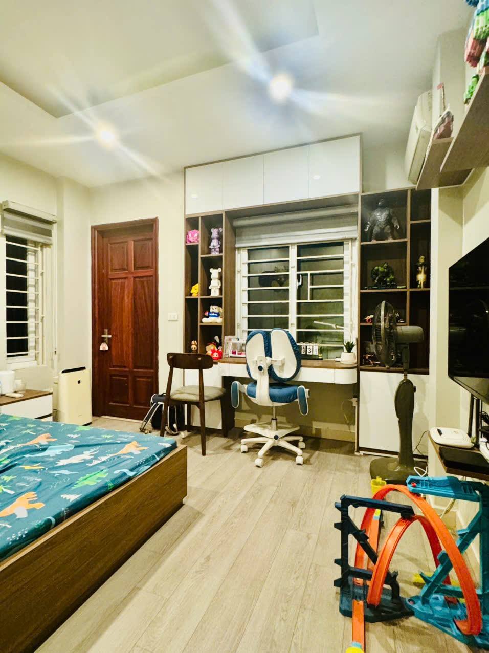 Bán nhà gỗ Lim phố Đội Cấn, Ba Đình 40m2 mặt tiền 5m xây 5 tầng gần phố nhỉnh 11 tỷ - Ảnh 1