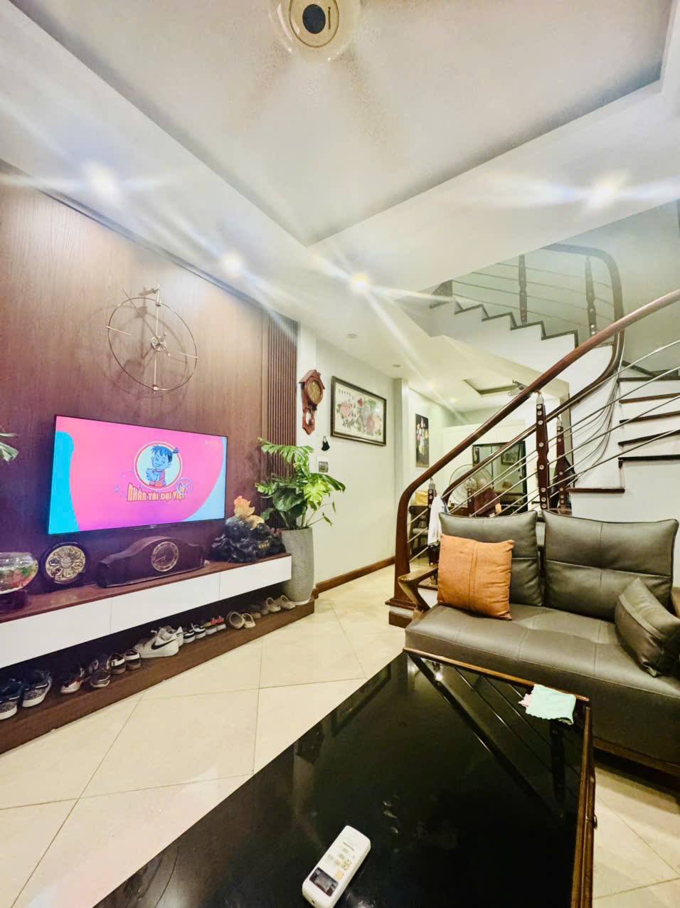 Bán nhà gỗ Lim phố Đội Cấn, Ba Đình 40m2 mặt tiền 5m xây 5 tầng gần phố nhỉnh 11 tỷ - Ảnh chính