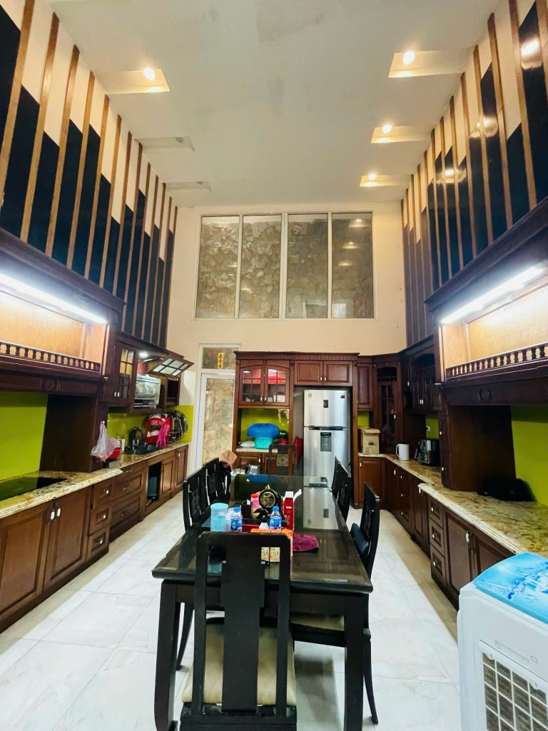 Hoàng Văn Thái, hoàng cung mini 2 ô tô vào nahf, thế đất trường thọ - Ảnh 2