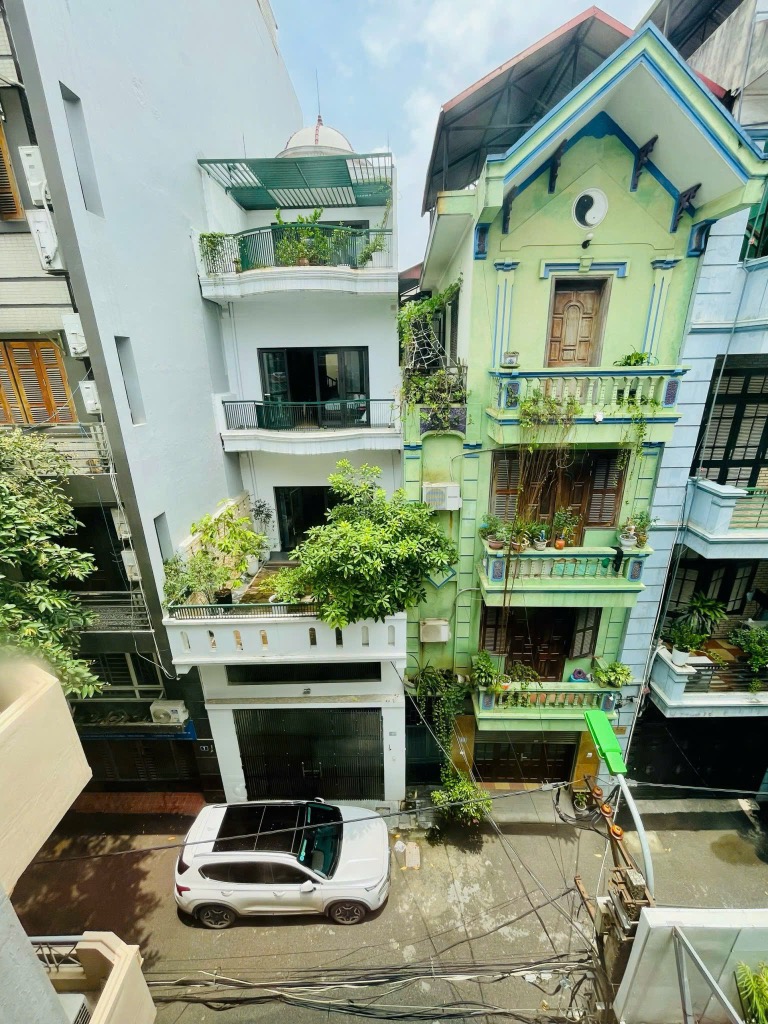 Hoàng Văn Thái, hoàng cung mini 2 ô tô vào nahf, thế đất trường thọ - Ảnh chính