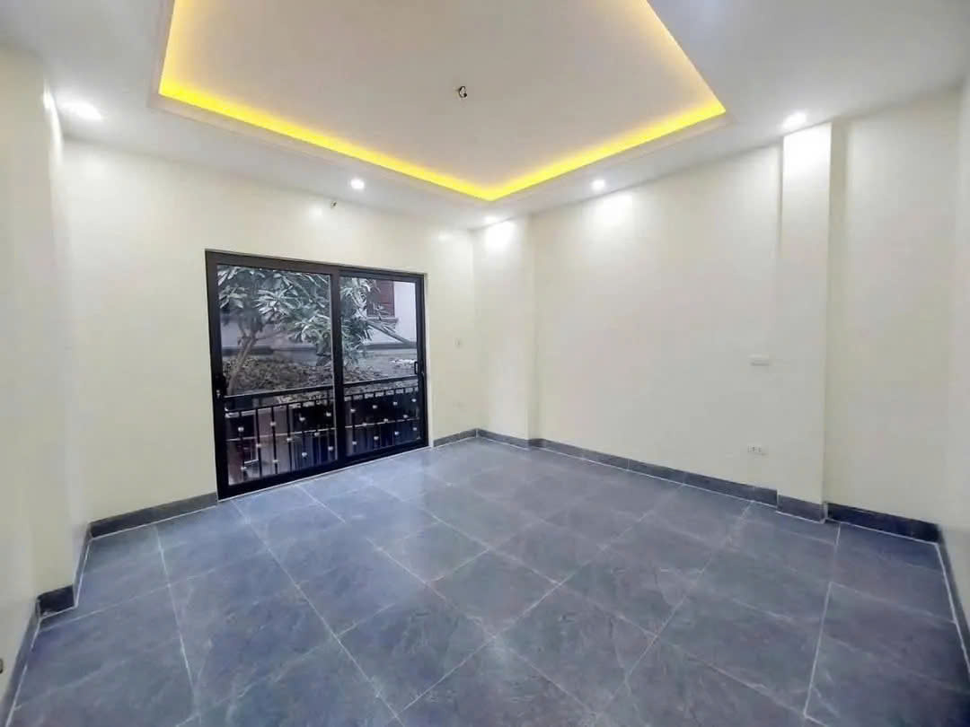 Bán Nhà  Lĩnh Nam 33m2.  6 tầng. mặt tiền  4.1m. giá  7.4 tỷ Hoàng Mai Hà Nội - Ảnh 3