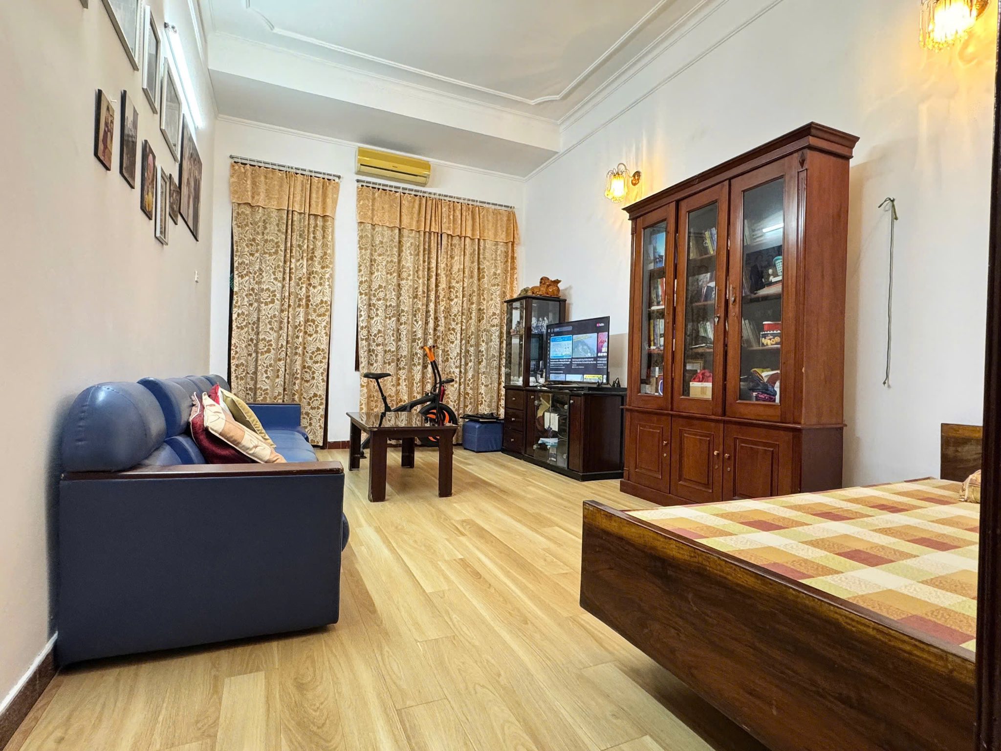 Bán nhà mặt phố Hàng Bạc, 80m2, 4 tầng, mặt tiền 4m, 70.5 tỷ, kinh doanh siêu đỉnh, phù hợp xây - Ảnh 1