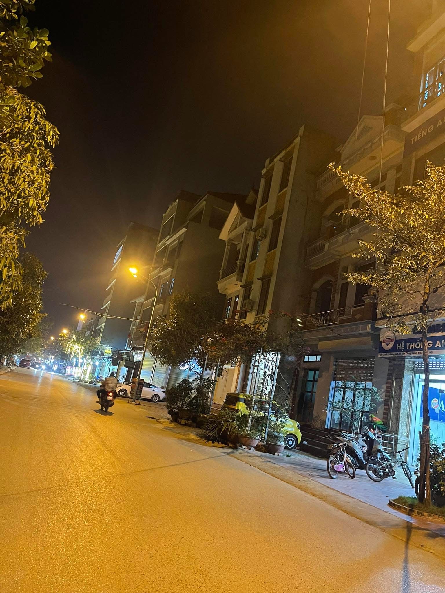 BÁN ĐẤT TẶNG NHÀ MẶT PHỐ ÁI MỘ - 98M2 - NỞ HẬU - KINH DOANH - HƠN 15 TỶ - Ảnh chính