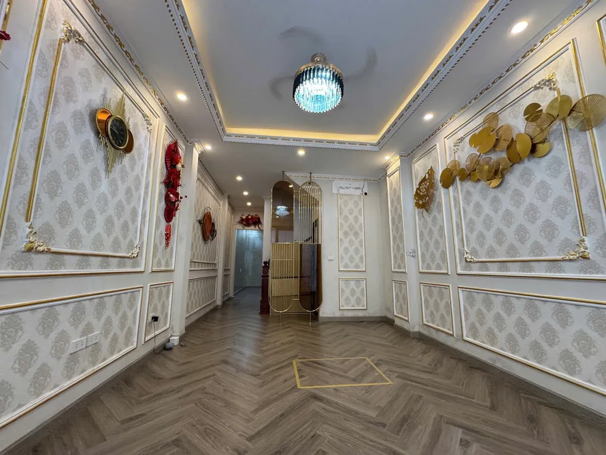 nhà thiết kế hiện đại, có thang máy,nội thất sang trọng trẻ trung, giao thông thuận lợi, nhiều tiện - Ảnh 1