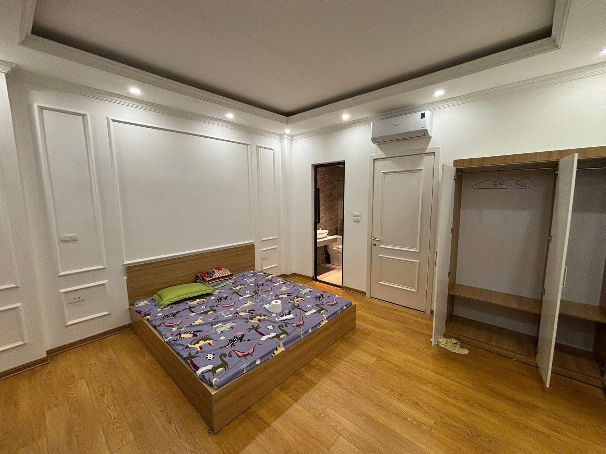 Cho thuê nhà ĐẸP - THANG MÁY ngõ 113 Yên Hòa, Cầu Giấy 42m x 6T, 4 ngủ  giá 16 triệu - Ảnh 1