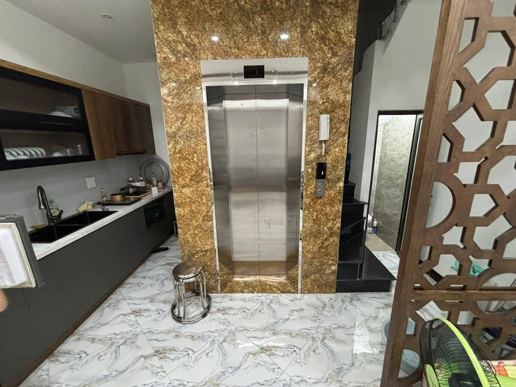 Cho thuê nhà ĐẸP - THANG MÁY ngõ 113 Yên Hòa, Cầu Giấy 42m x 6T, 4 ngủ  giá 16 triệu - Ảnh 2