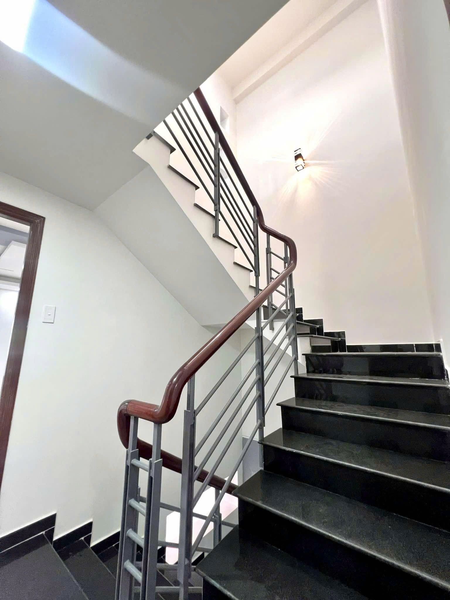 Bán nhà Mặt tiền Chu Thiên - ngay Lũy Bán Bích + Hòa Bình, 5x17m, 3 tầng  - 4 PN, 11,9 tỷ - Ảnh chính