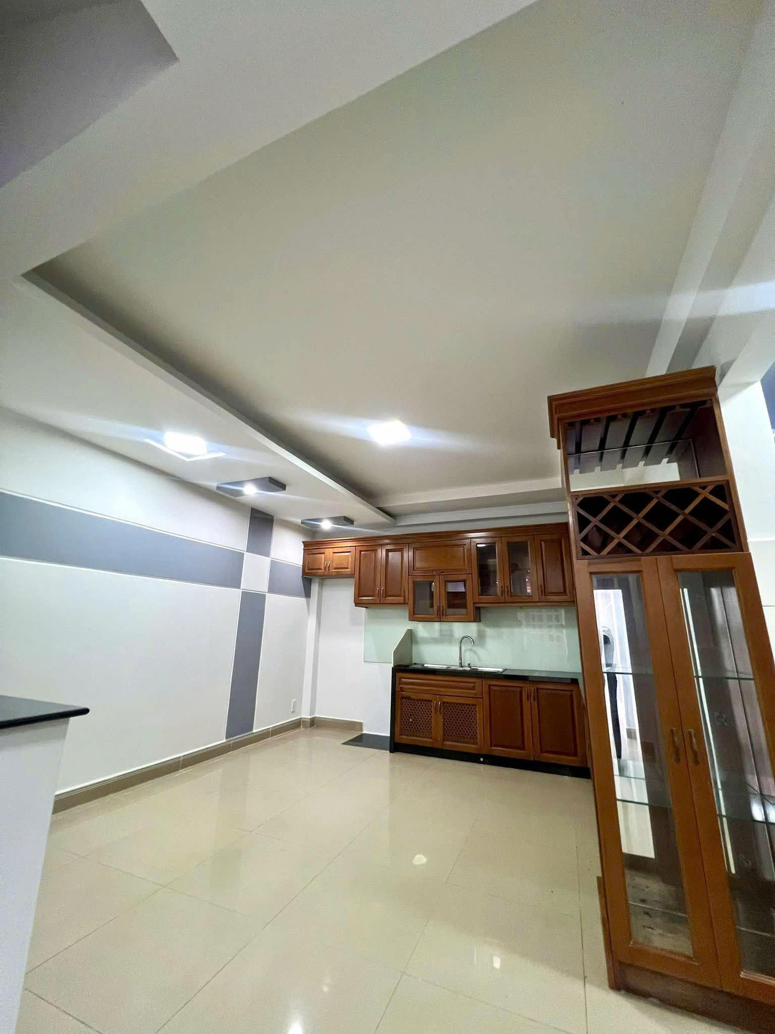 Bán nhà Mặt tiền Chu Thiên - ngay Lũy Bán Bích + Hòa Bình, 5x17m, 3 tầng  - 4 PN, 11,9 tỷ - Ảnh 2